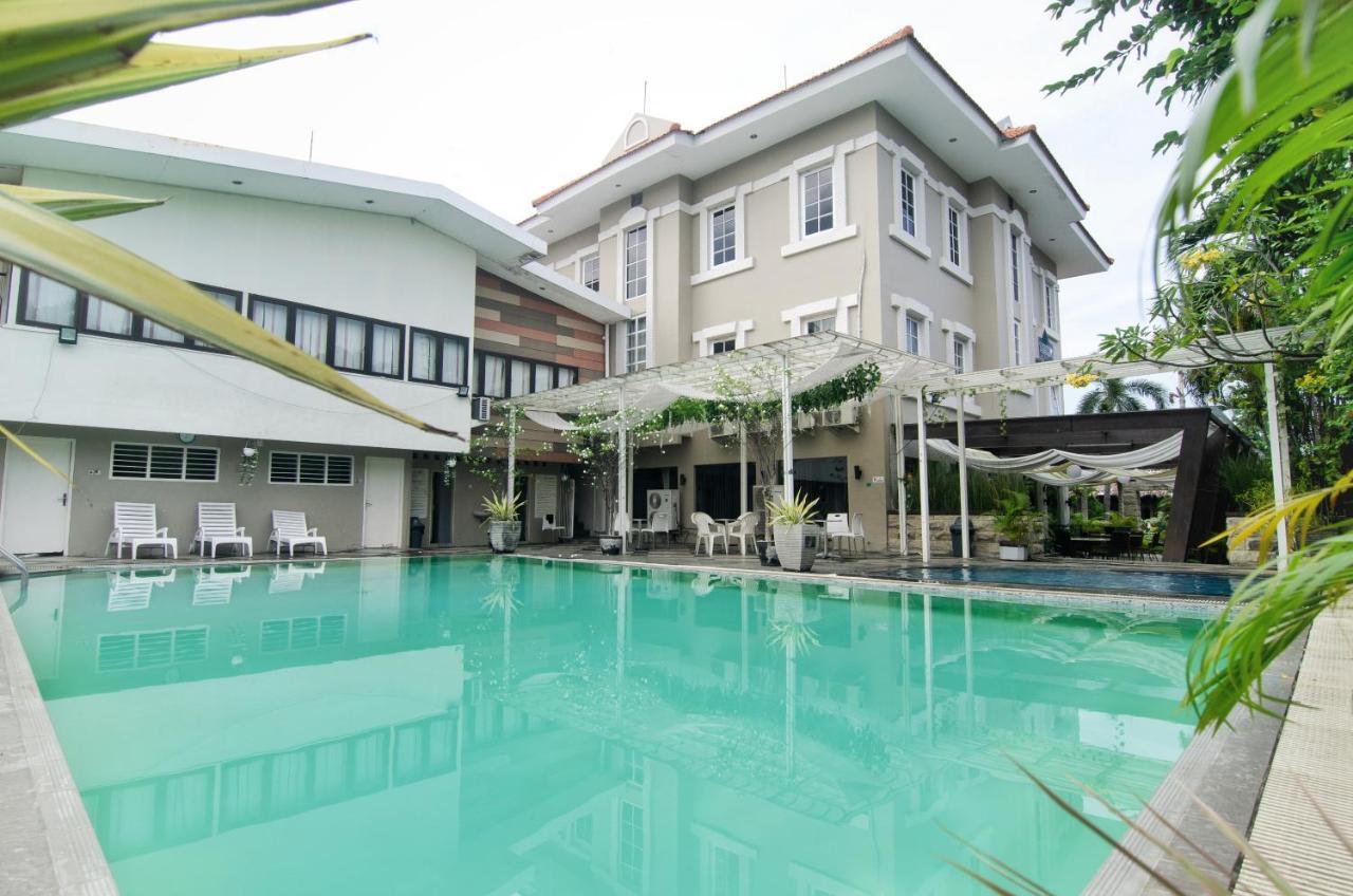 Country Heritage Hotel Surabaya Exterior foto