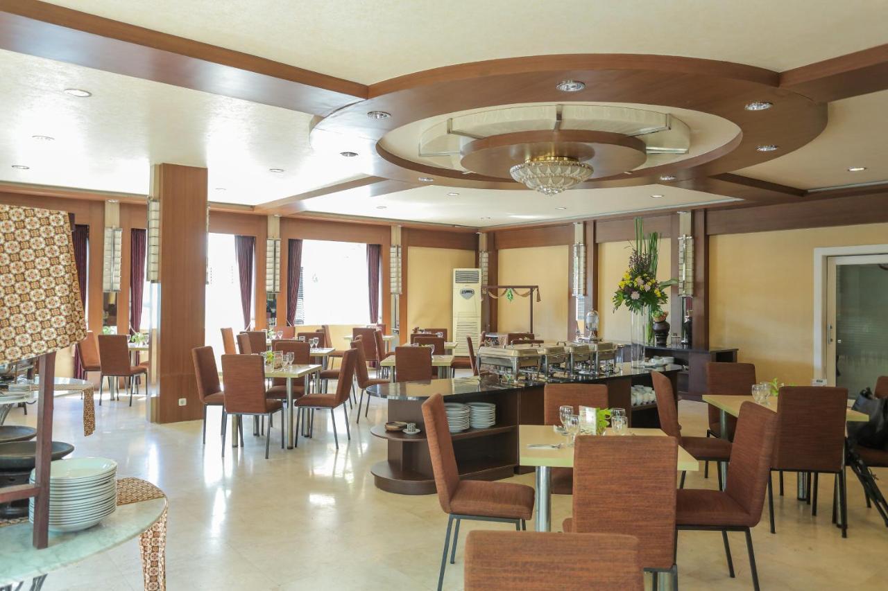 Country Heritage Hotel Surabaya Exterior foto
